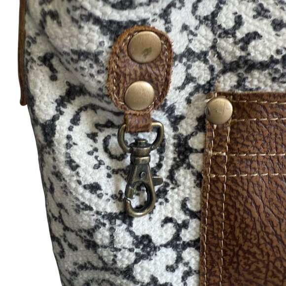 Myra Bag Pivot Print Women's Crossbody Bag Front Pocket Boho - Picture 4 of 10